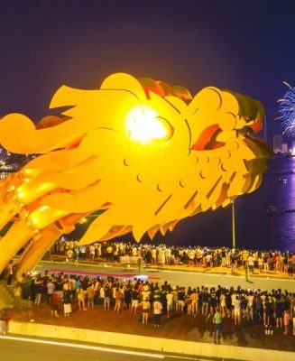 Круиз по реке Хан в Дананге с ужином — панорама ночного города и подсветка мостов с борта корабля