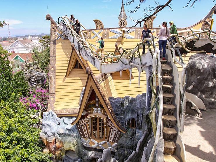 Crazy House в Далате - одно из самых необычных зданий Вьетнама с фантастической органической архитектурой Стеклянный мост в Далате