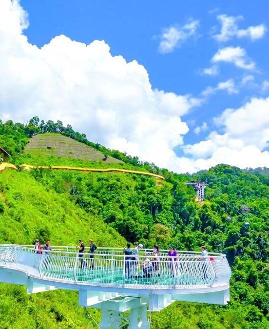 Стеклянный мост Нгок Ронг в Донгзянг, Дананг — прозрачный мост с эффектом полёта над джунглями и горами Вьетнама