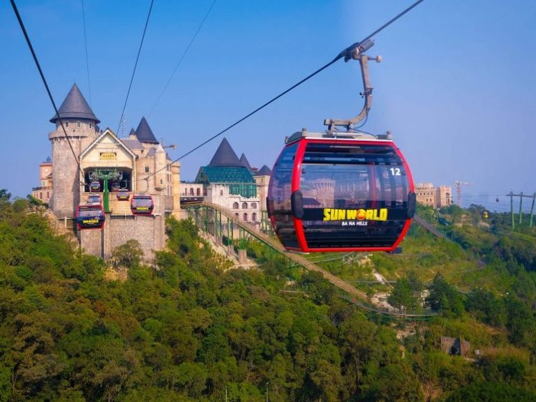 Канатная дорога в Ба На Хиллс, Дананг — одна из самых длинных канатных дорог в мире, вид на джунгли и водопады