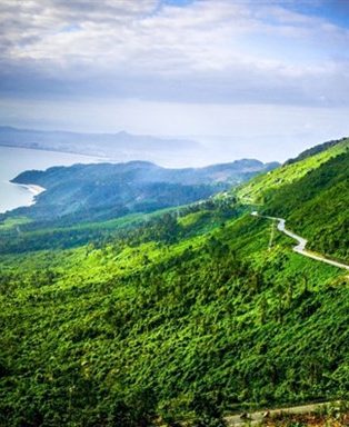 Перевал Хай Ван во Вьетнаме — живописная горная дорога с панорамным видом на море и побережье Дананга