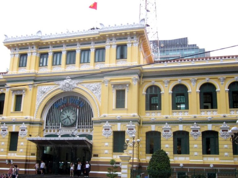 Собор Нотр-Дам и Центральное почтовое отделение в Хошимине — символы французской колониальной архитектуры Вьетнама