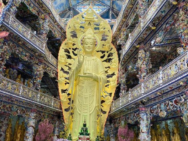 Пагода Льнь Фуок в далате Богоиня Гуанинь Пагода Льнь Фуок в далате Богоиня Гуанинь