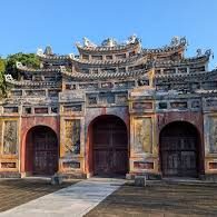 Хюэ императорский город цитадель дворцы экскурсия из Дананга Вьетнам