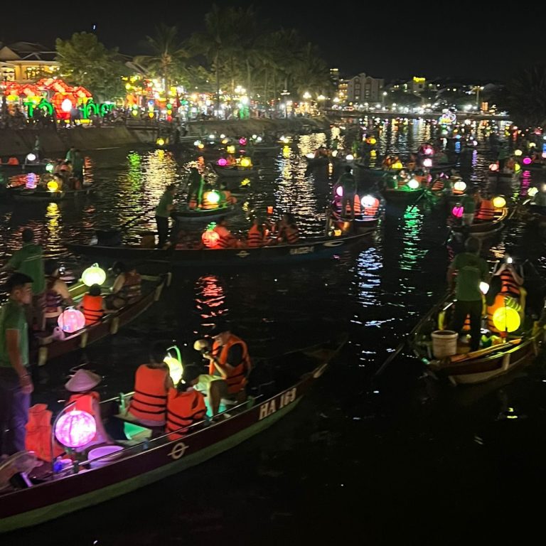 Мишон руины Чампа и вечерний Хойан фонари экскурсия Дананг Вьетнам