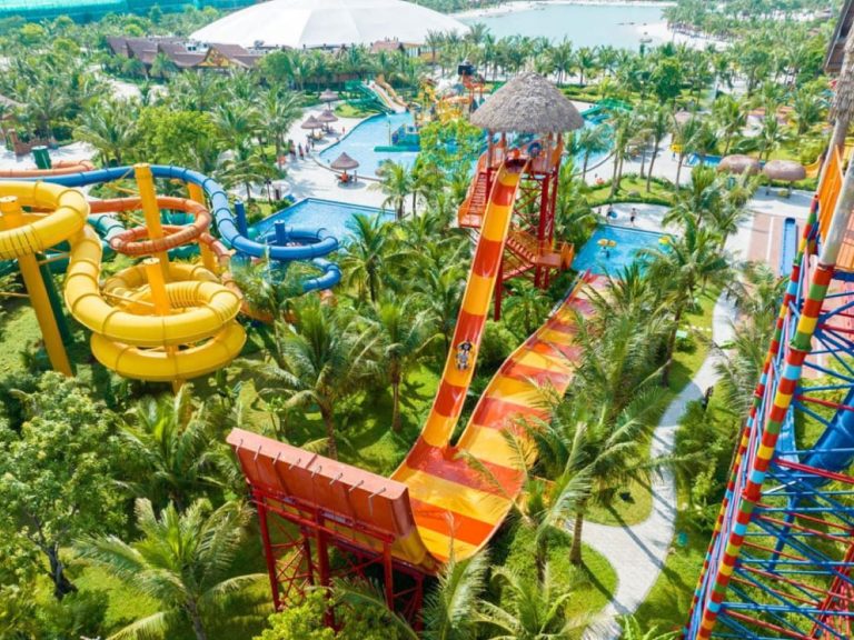 Аквапарк в VinWonders Дананг — горки, бассейны и волновые зоны для отдыха всей семьёй