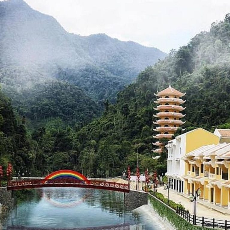 Небесные врата Донгзянг Дананг горы облака панорама экскурсия Вьетнам